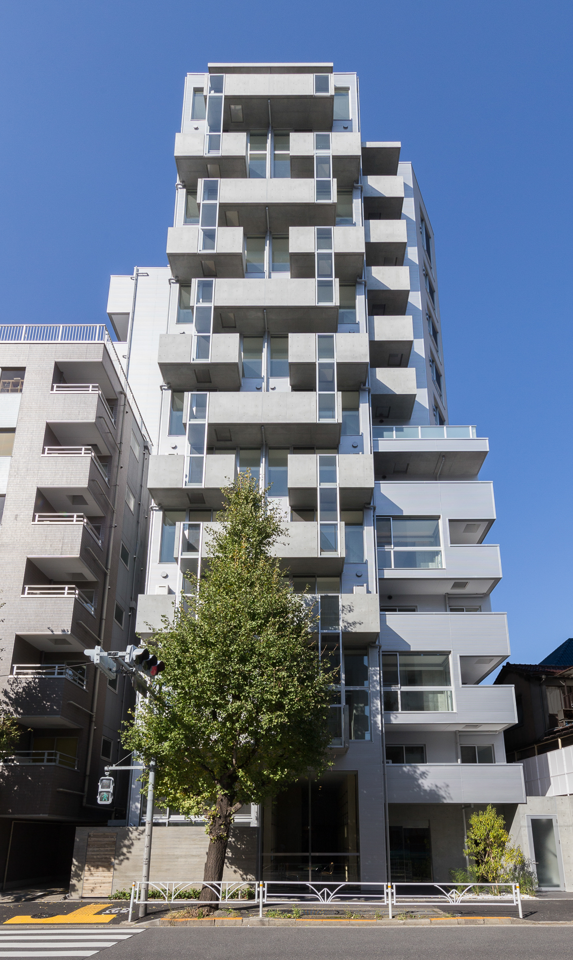 ZOOM神宮前 | ZOOMRENT ｜ LENZ DX